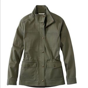 Woman’s LL Bean classic utility jacket.Army Green